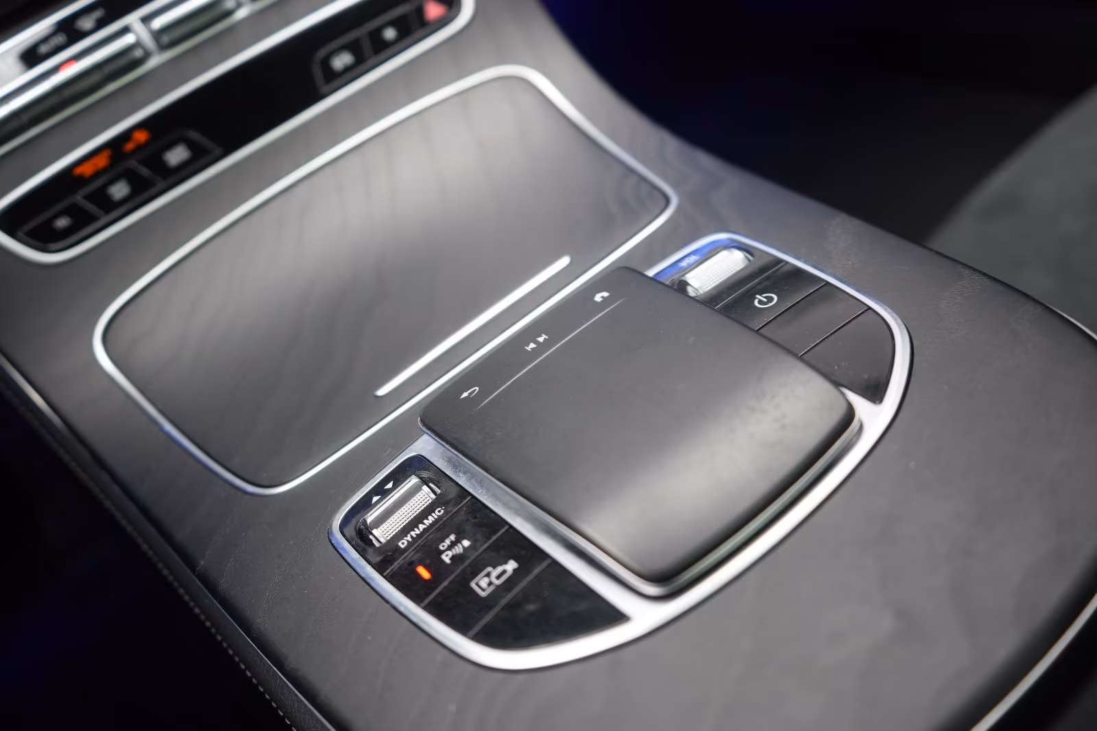 (B-575) Mercedes-Benz(Hybrid) E 300 de 4Matic 9G-Tronic AMG Distronic/Kamera/P - Image 18