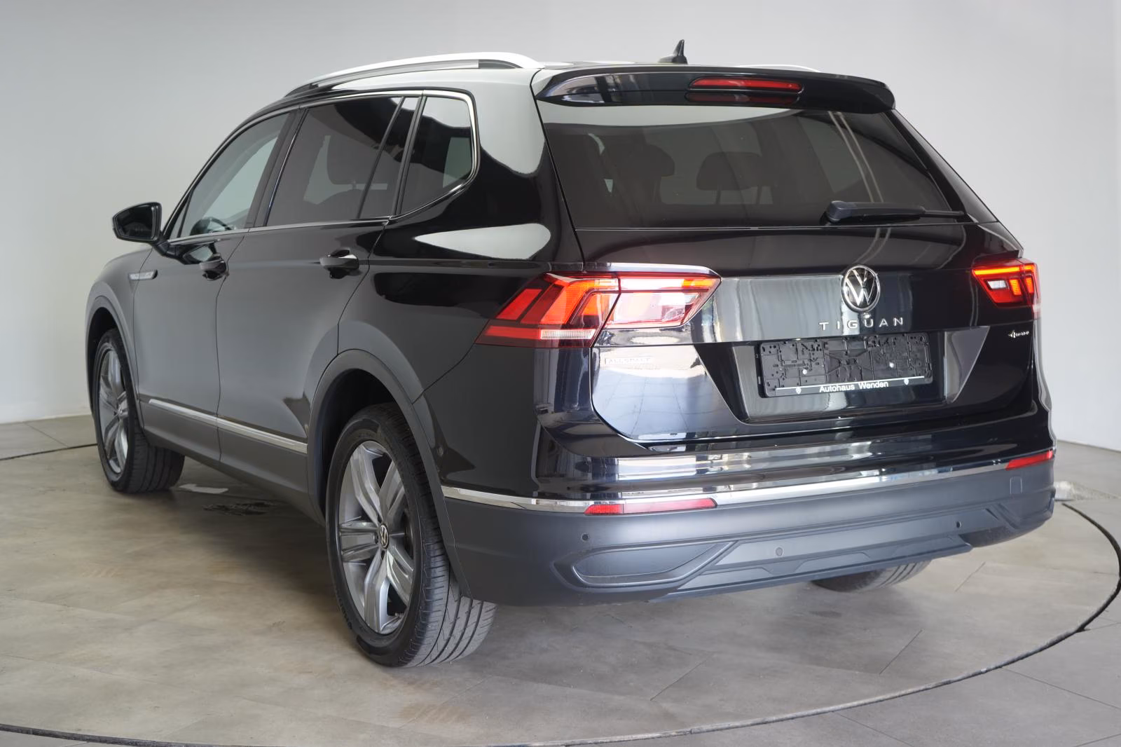 (B-380) Volkswagen Tiguan Allspace 2.0 TDI 4Motion DSG Life ACC/Kam - Image 4