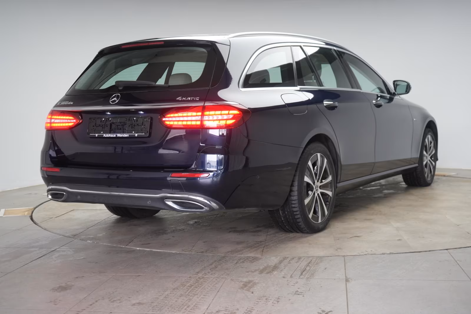 (B-368) Mercedes-Benz(Hybrid) E 300 de 4Matic T 9G-Tronic Avantgarde Distronic - Image 5