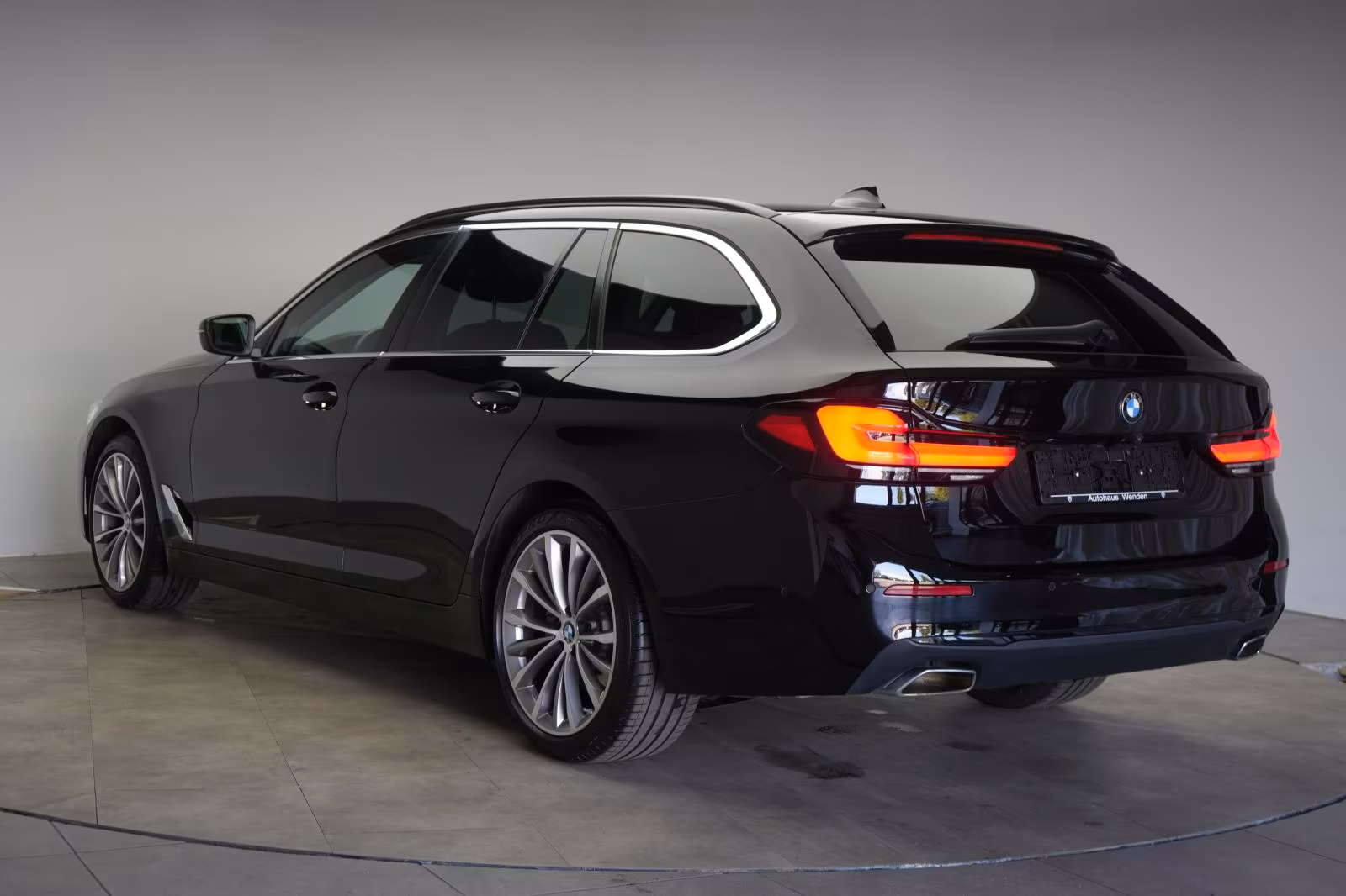 (B-464) BMW 530 i xDrive Touring Leder/Temp/HUD/Kamera/H&K/V - Image 4