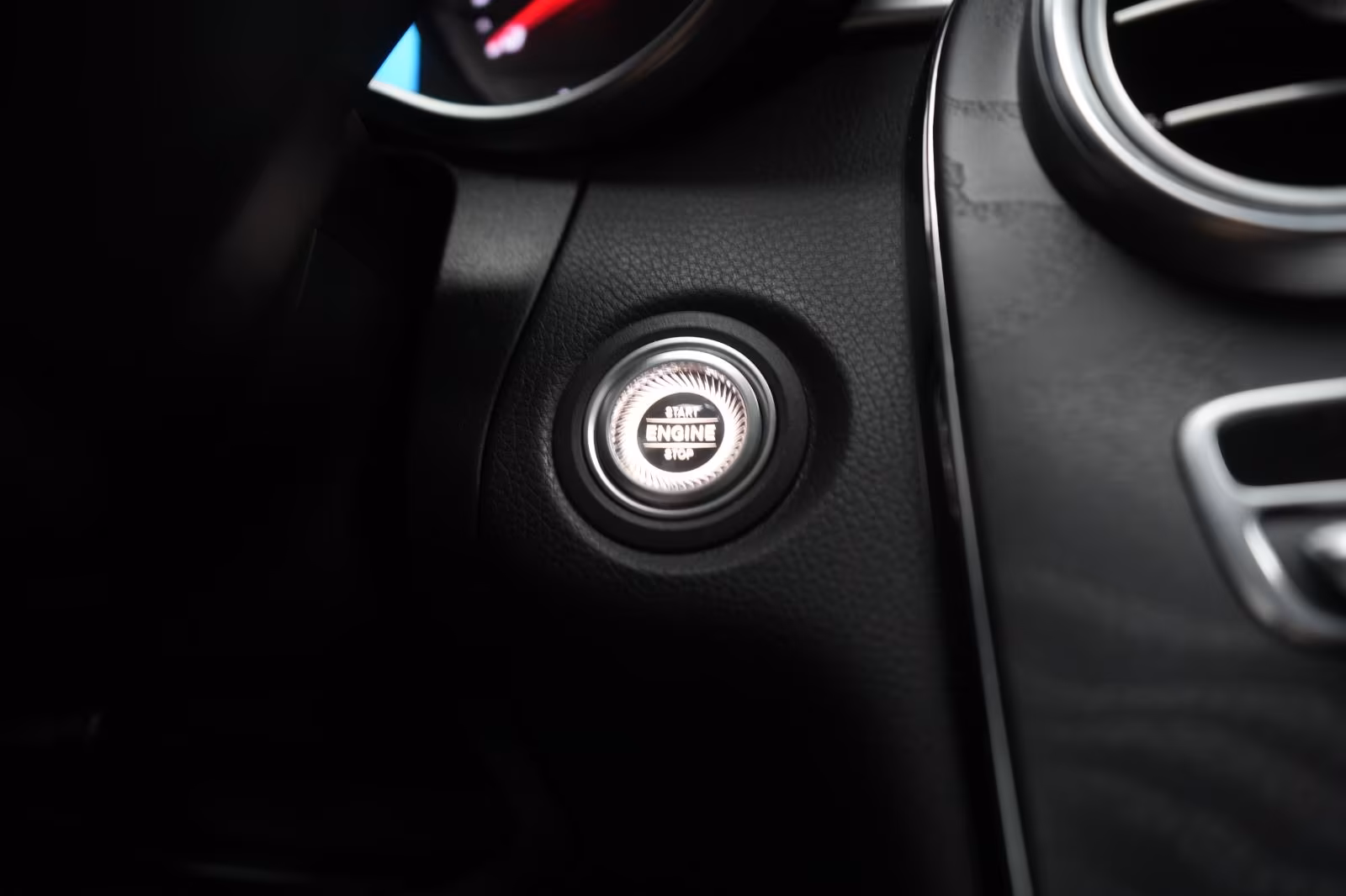 (B-084) Mercedes-Benz(Hybrid) GLC 300 de 4Matic 9G-Tronic AMG Line CarPlay/ - Image 21