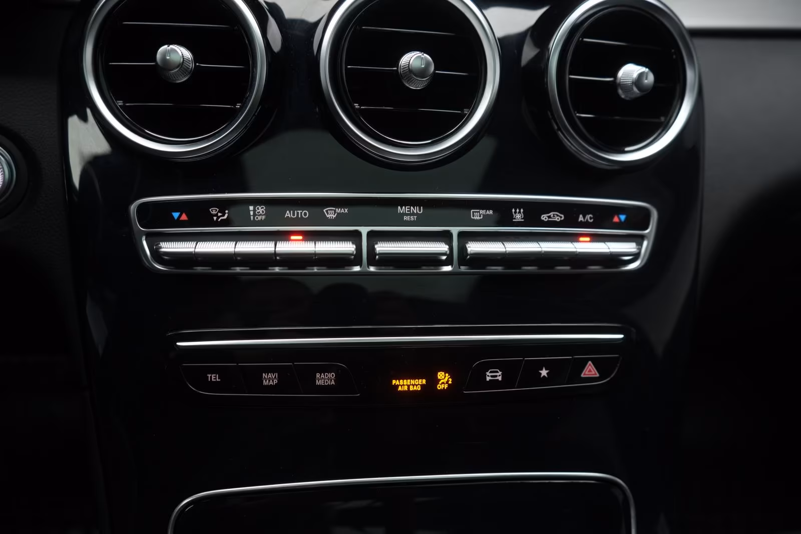 (B-716) Mercedes-Benz(Hybrid) GLC 300 e 4Matic 9G-Tronic AMG Temp/Kamera - Image 19