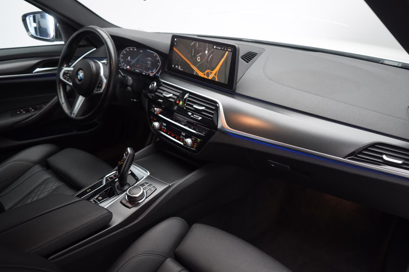 (B-323) BMW 520 d M-Sport Leder/Temp/Kamera/H&K/Carplay - Image 8