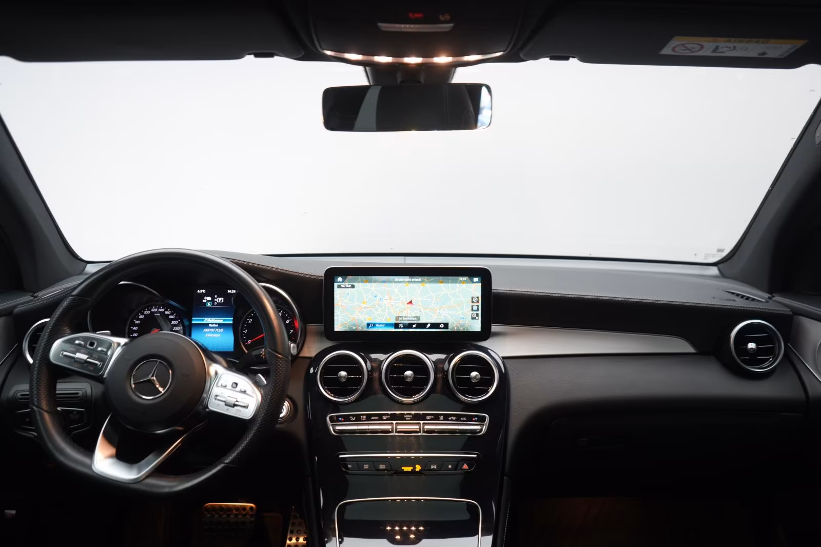 (B-716) Mercedes-Benz(Hybrid) GLC 300 e 4Matic 9G-Tronic AMG Temp/Kamera - Image 18