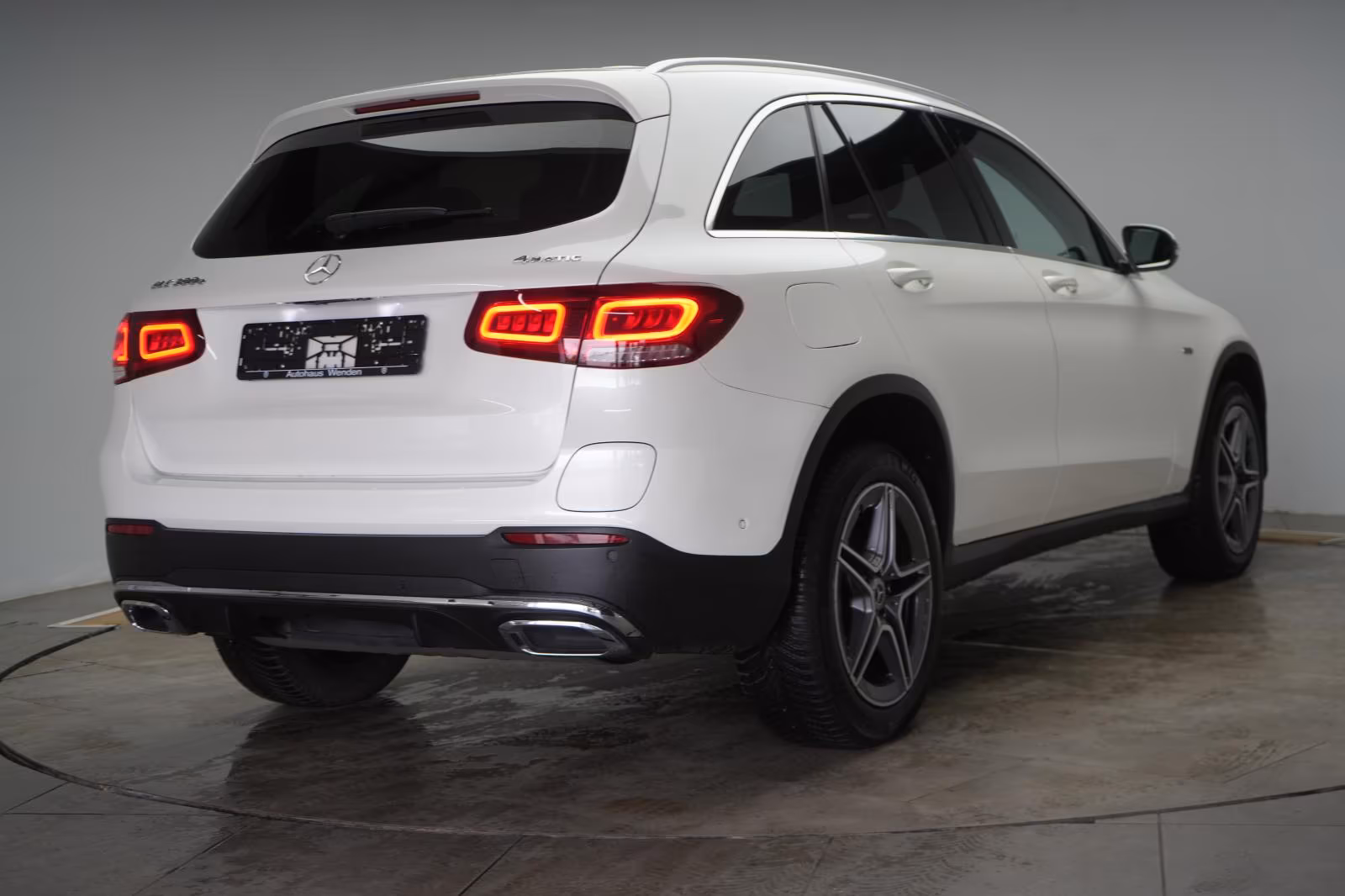 (B-233) Mercedes-Benz(Hybrid) GLC 300 e 4Matic 9G-Tronic Temp/Kamera/Pano/ - Image 5