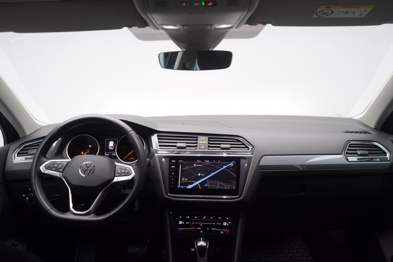 (B-521) Volkswagen Tiguan 2.0 TDI 4Motion Life CarPlay/ACC/Lane/AHK - Image 18