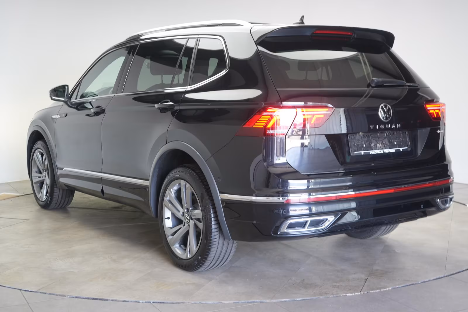 (B-752) Volkswagen Tiguan Allspace 2.0 TDI 4Motion DSG R-Line HUD/P - Image 4