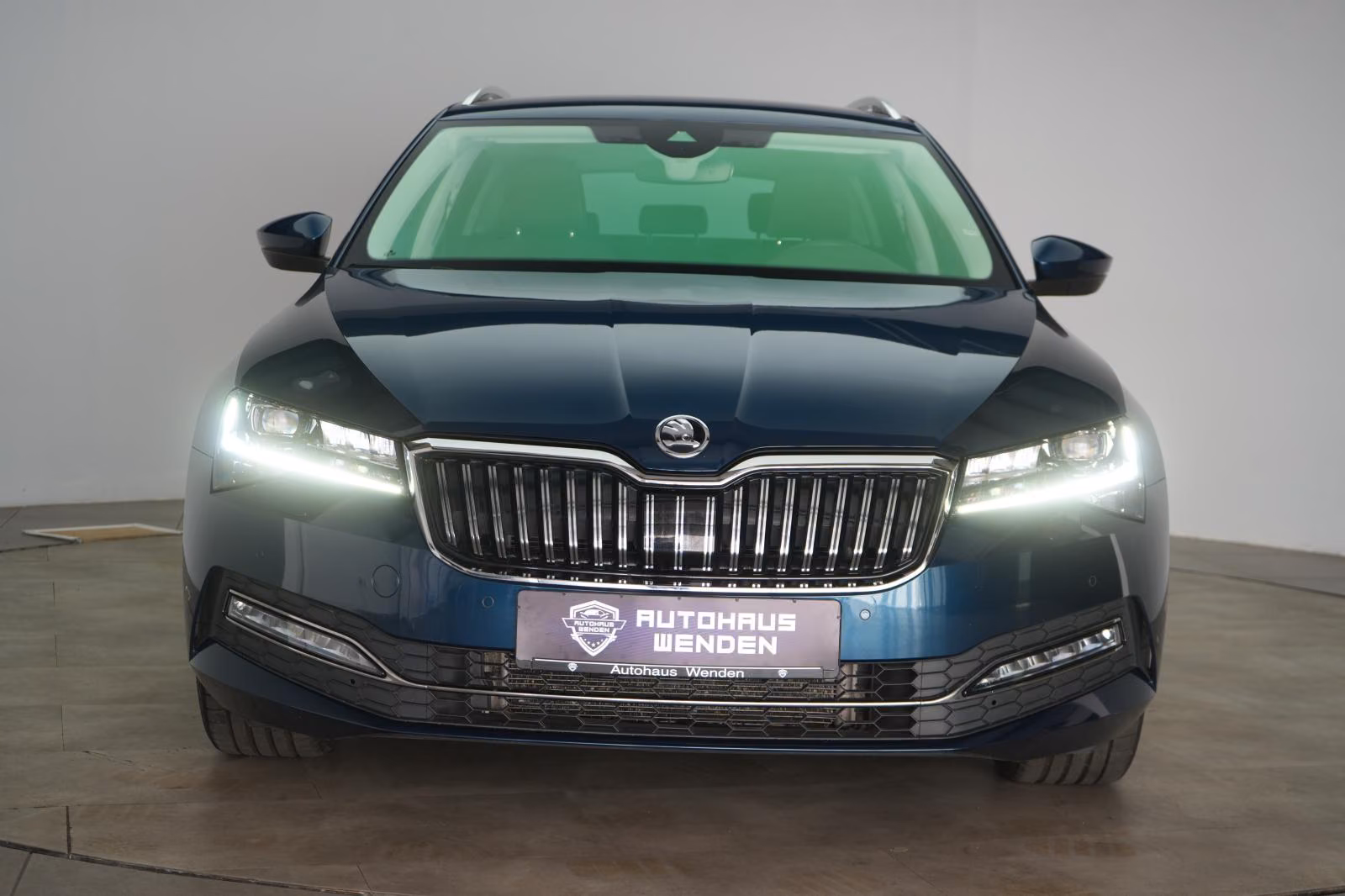 (B-630) Skoda Superb Combi 2.0 TDI DSG Style Kamera/ACC/LED/Na - Image 2