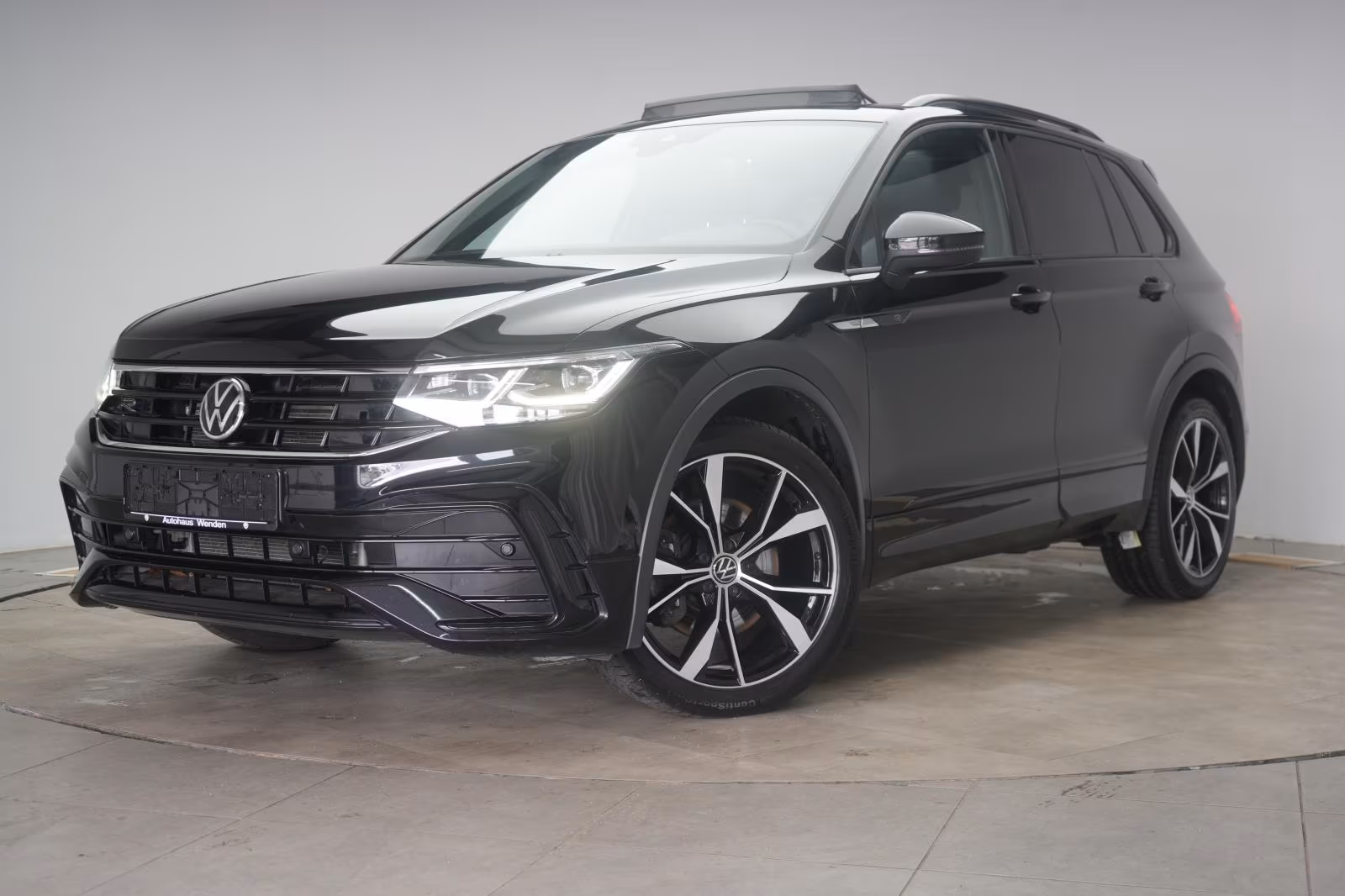 (B-722) Volkswagen Tiguan 2.0 TDI 4Motion R line ACC/Kamera/H&K/Pan - Image 3