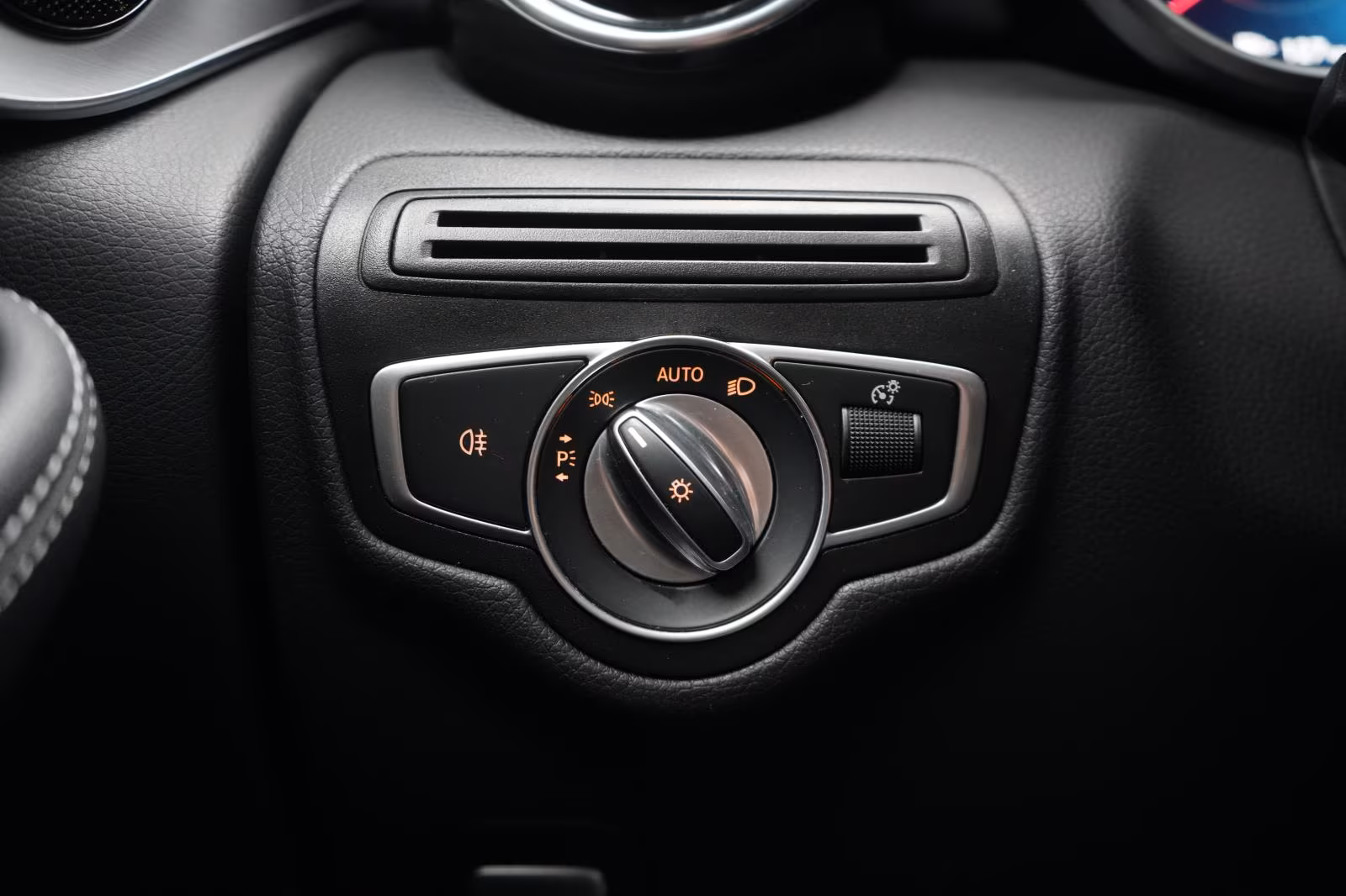 (B-180) Mercedes-Benz(Hybrid) GLC 300 de 4Matic 9G-Tronic Temp/Kamera/Virtu - Image 21