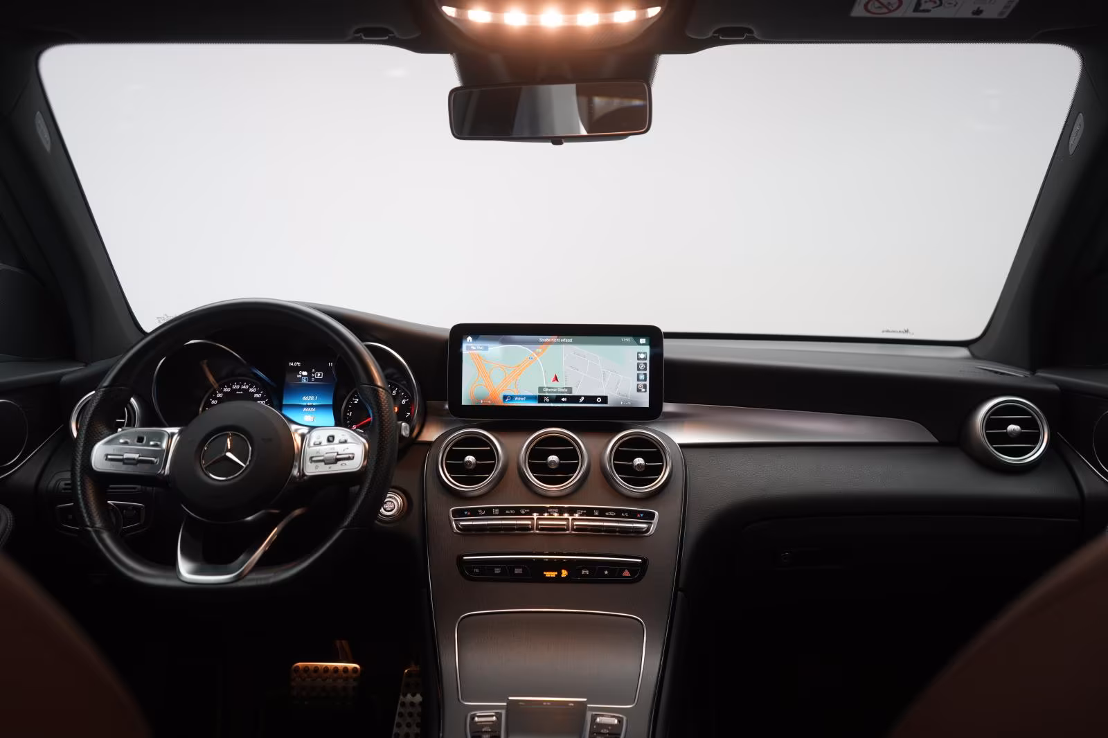 (B-208) Mercedes-Benz(Hybrid) GLC 300 e 4Matic 9G-Tronic AMG Leder/Temp/Kam - Image 18