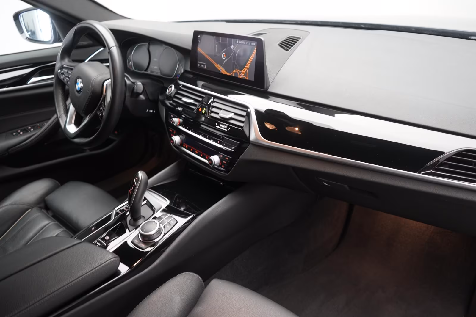 (B-185) BMW 530 d Touring Leder/Temp/Kamera/H&K/Carplay - Image 10