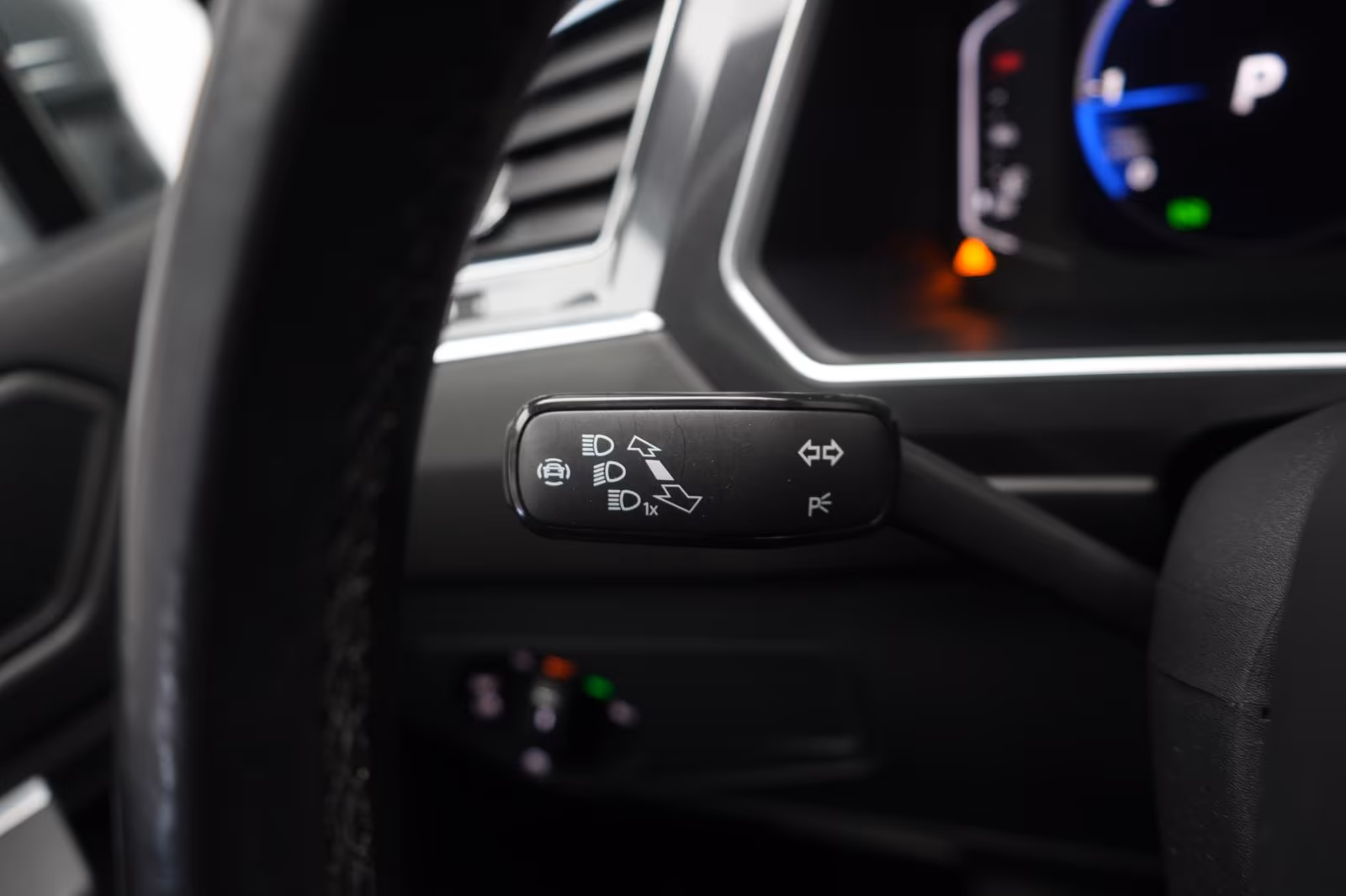 (B-609) Volkswagen Tiguan Allspace 2.0 TDI 4Motion DSG R-Line ACC/K - Image 17