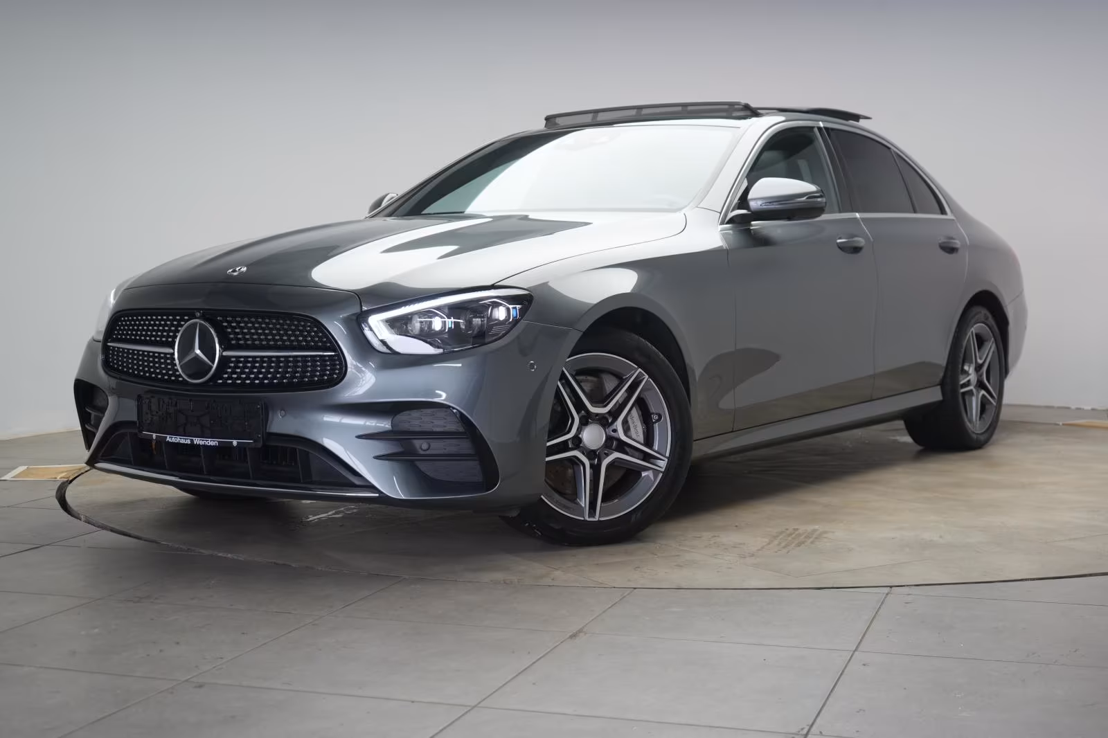 (B-355) Mercedes-Benz(Hybrid) E 300 de 9G-Tronic AMG Distronic/Kamera/Pano/L - Image 3