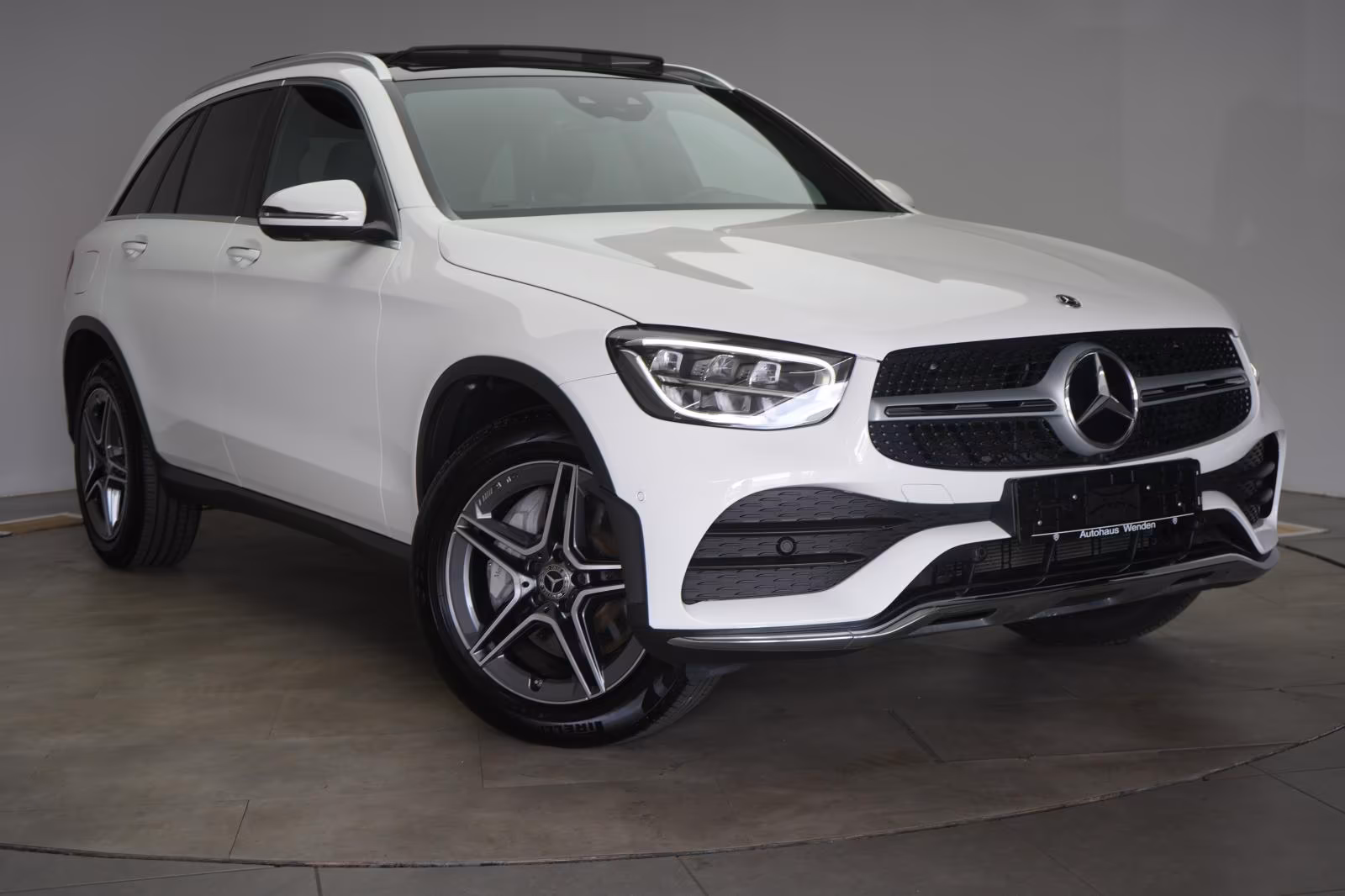 (B-396) Mercedes-Benz(Hybrid) GLC 300 e 4Matic 9G-Tronic Pano/Leder/360 Kamera - Image 1