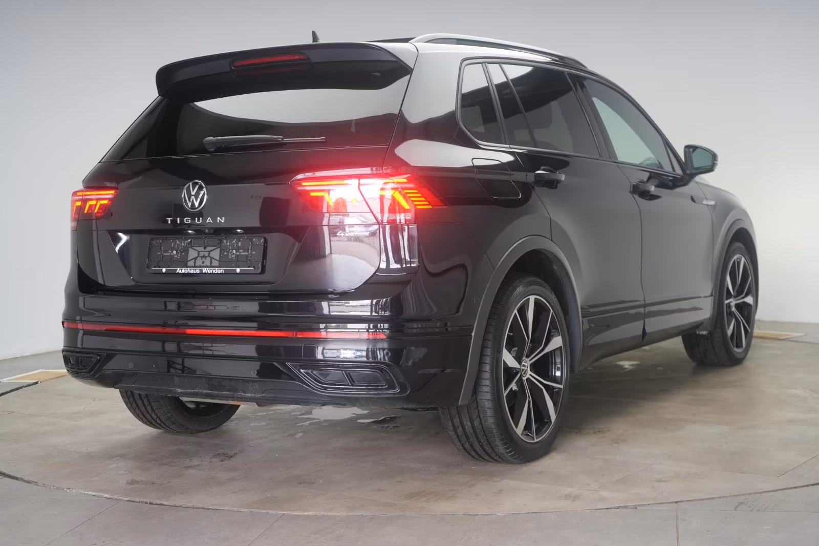 (B-722) Volkswagen Tiguan 2.0 TDI 4Motion R line ACC/Kamera/H&K/Pan - Image 5