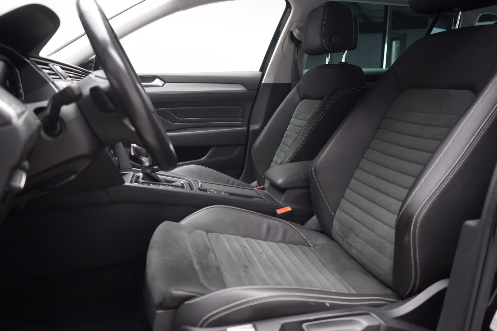 (B-639) Volkswagen(Hybrid) Passat 1.4 TSI Plug-In-Hybrid DSG GTE ACC/Kamera - Image 6