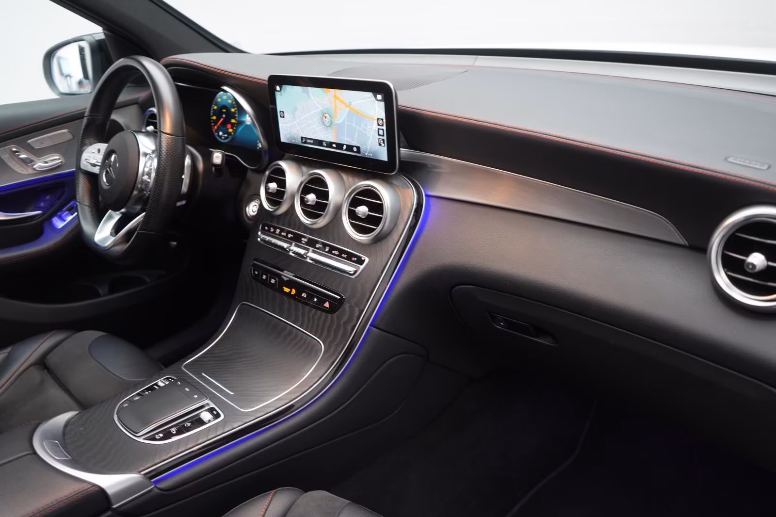 (B-681) Mercedes-Benz GLC 300 d 4Matic 9G-Tronic AMG Line Plus Distron - Image 10