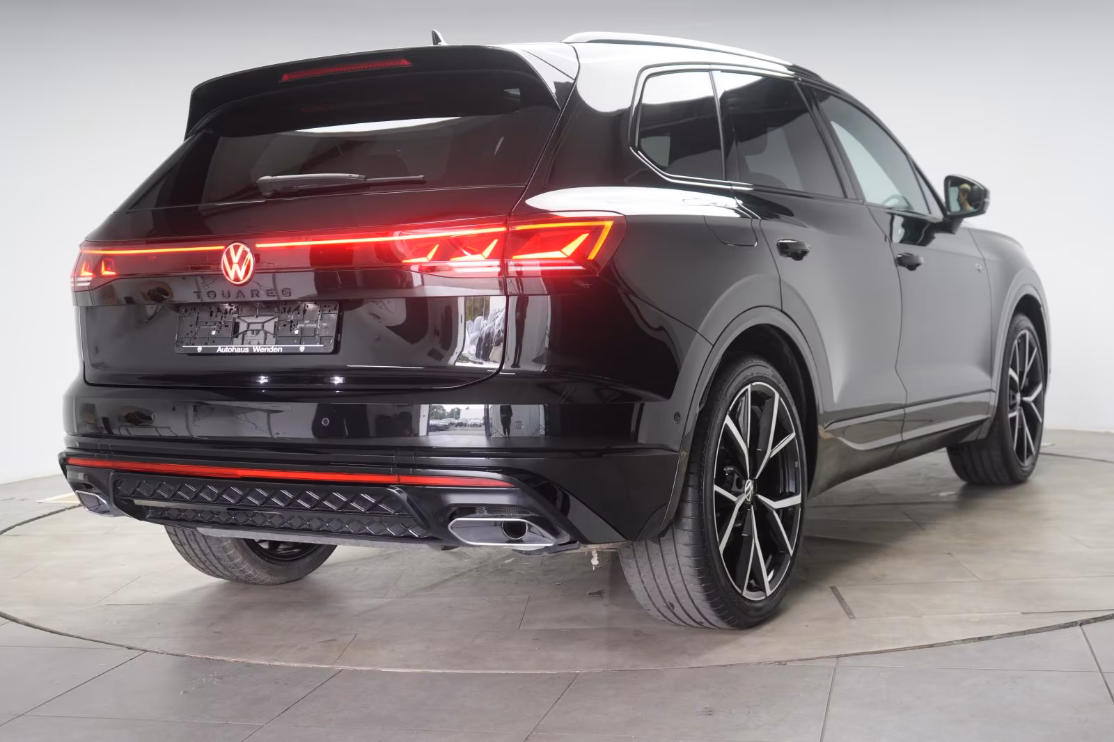 (B-295) Volkswagen Touareg 3.0 TDI 4Motion R-Line Leder/ACC/Pano/St - Image 5
