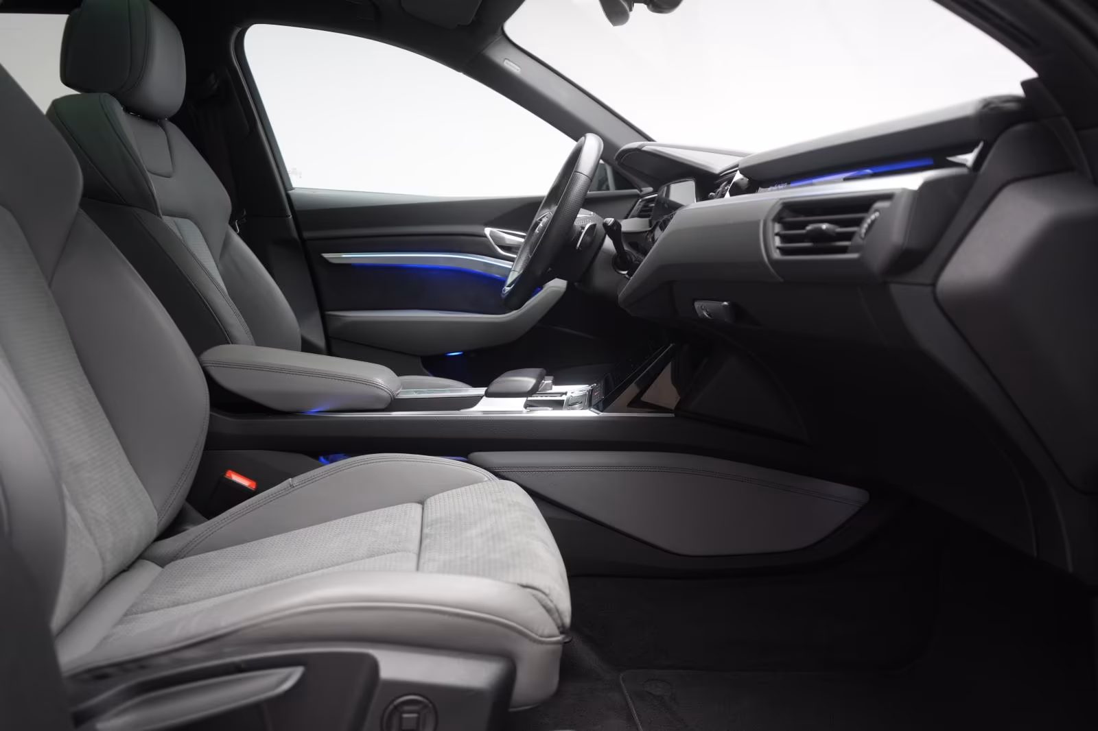 (B-587) Audi e-tron 55 quattro S line Matrix/Kamera/Pano/Virt - Image 9