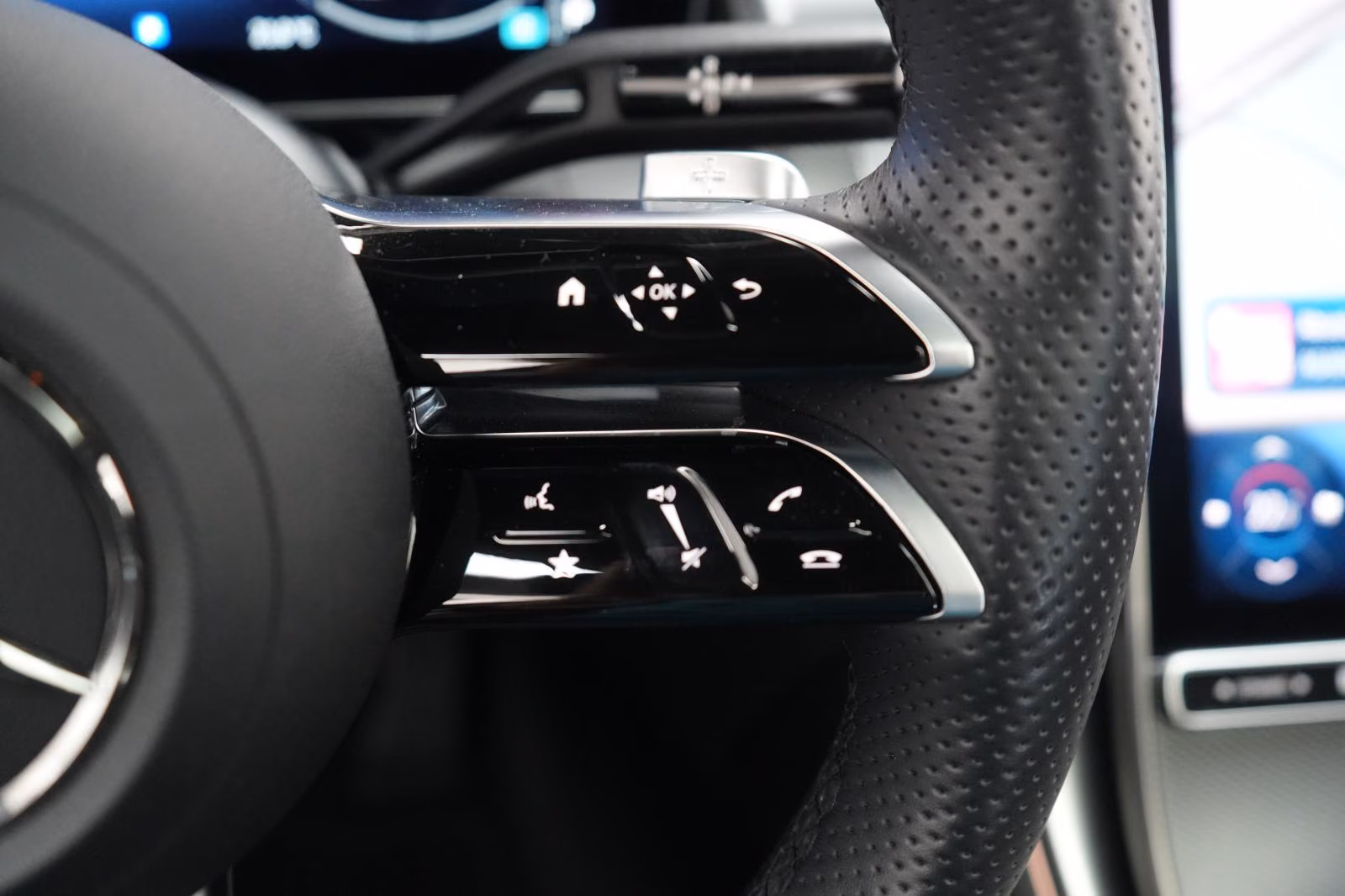 (B-542) Mercedes-Benz GLC 300 4Matic 9G-T AMG Leder/HUD/Distronic/ - Image 21