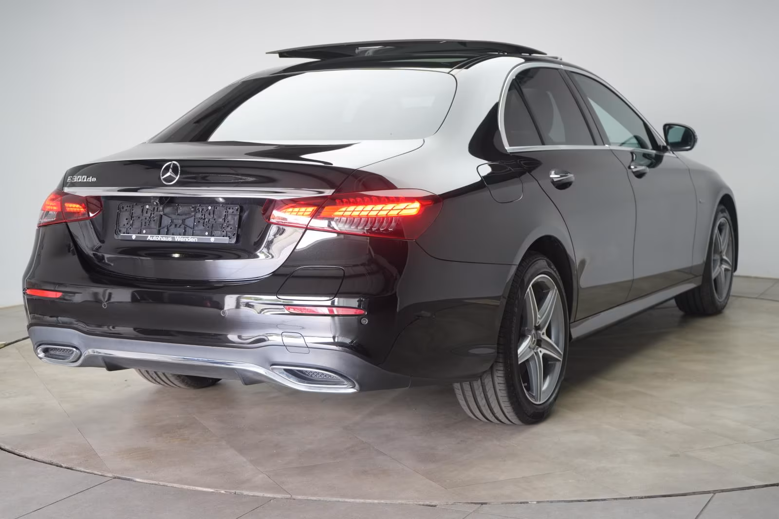 (B-711) Mercedes-Benz(Hybrid) E 300 de 9G-Tronic AMG Distronic/Kamera/Pano/Bur - Image 5