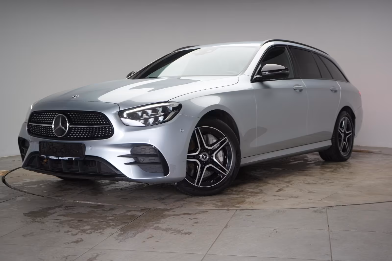 (B-016) Mercedes-Benz(Hybrid) E 300 de T 9G-Tronic AMG Distronic/Kamera/Burm - Image 3