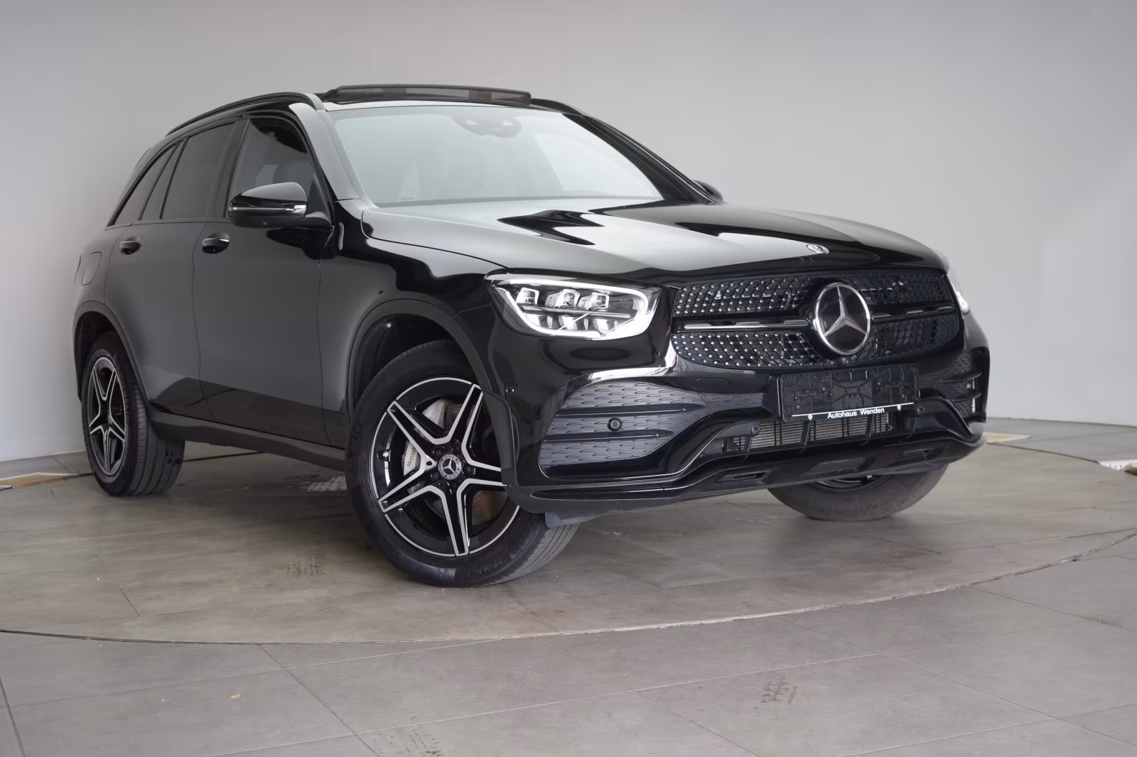 (B-297) Mercedes-Benz(Hybrid) GLC 300 de 4Matic AMG Distronic/kamera/Pano/ - Image 1