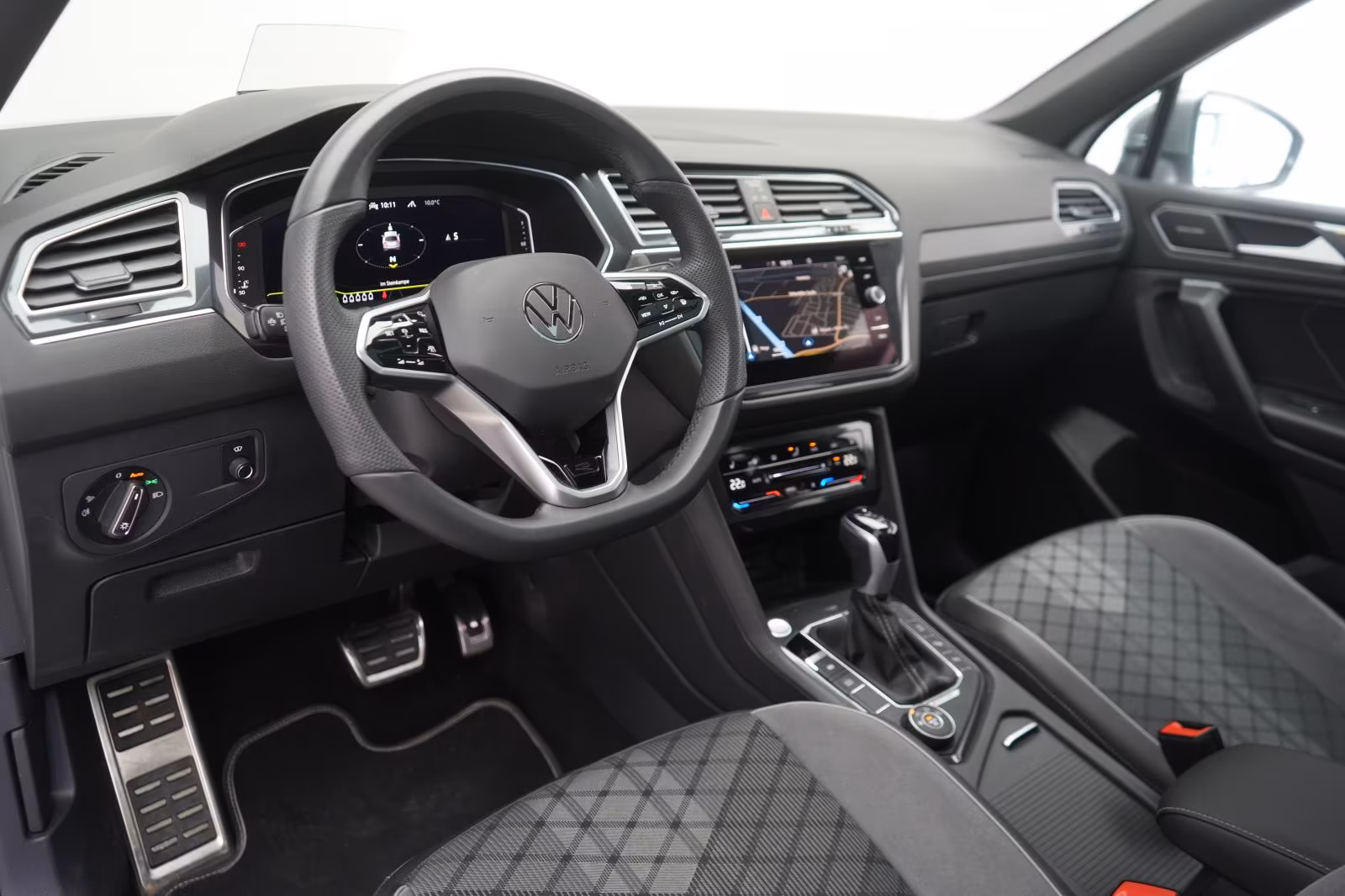 (B-124) Volkswagen(7 ghế) Tiguan Allspace 2.0 TSI 4Motion DSG R Line ACC/K - Image 8