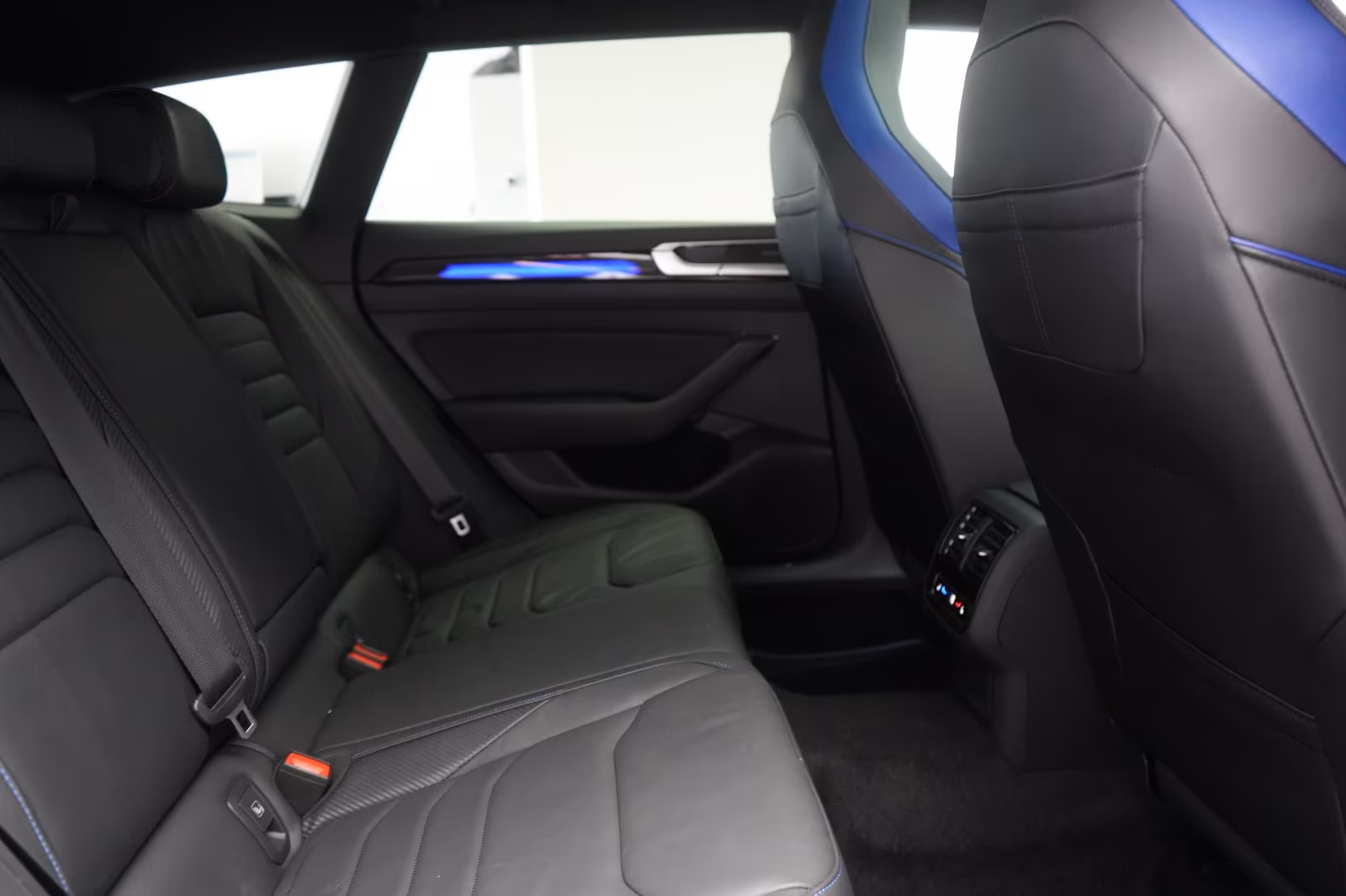 (B-291) Volkswagen Arteon Shooting Brake R 2.0 TSI 4Motion DSG ACC/ - Image 11