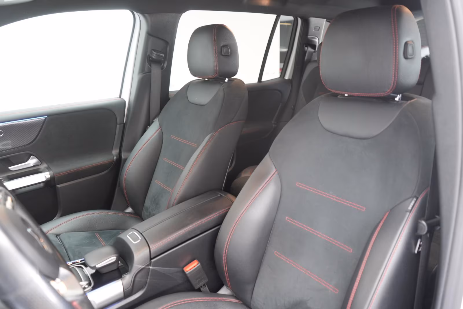 (B-228) Mercedes-Benz GLB 220 d 4Matic 8G-DCT AMG Kamera/AHK/Lane - Image 7