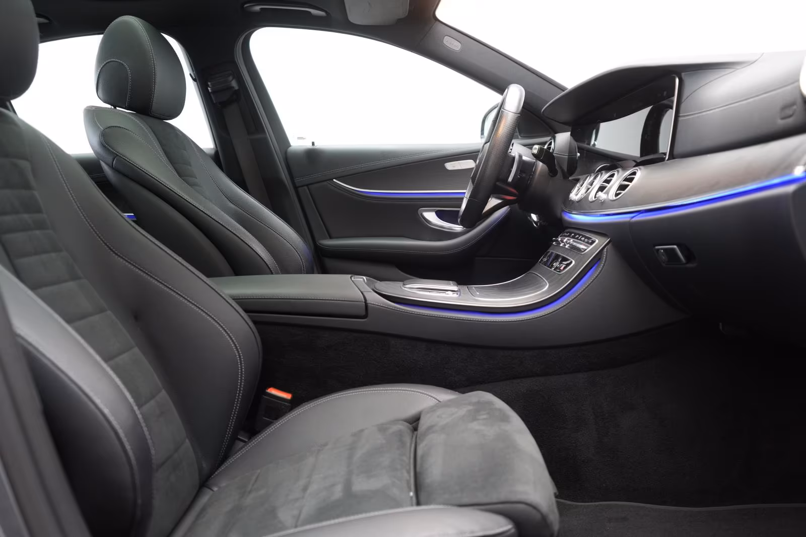 (B-575) Mercedes-Benz(Hybrid) E 300 de 4Matic 9G-Tronic AMG Distronic/Kamera/P - Image 9