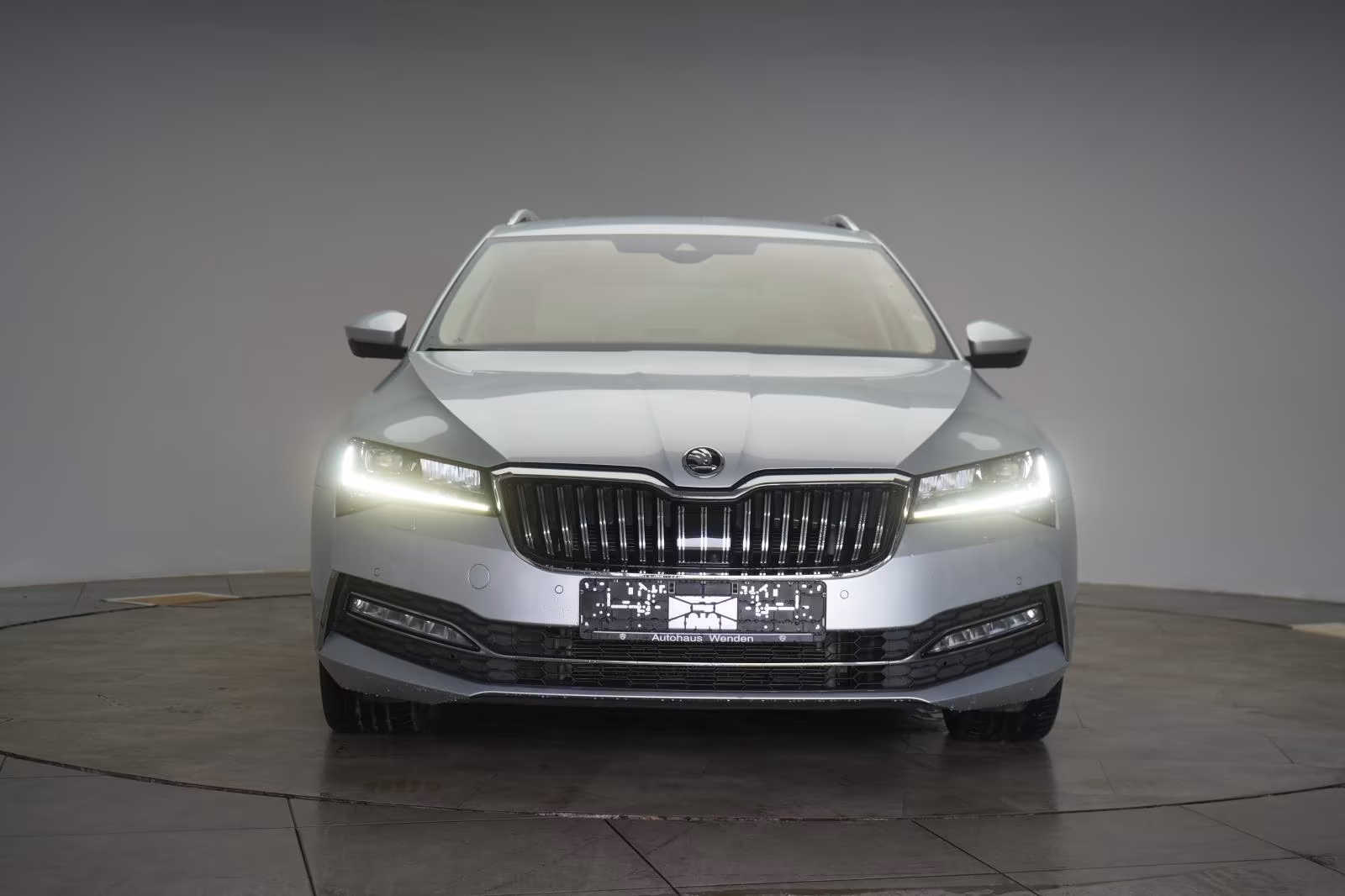 (B-671) Skoda Superb Combi 2.0 TSI - Image 2