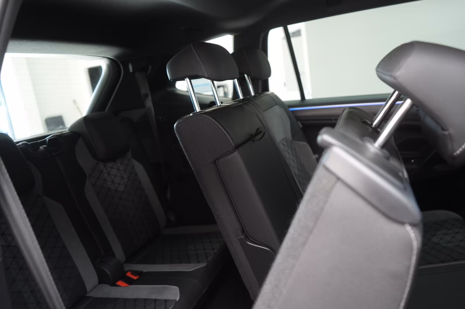 (B-422) Volkswagen(7 ghế) Tiguan Allspace 2.0 TDI 4Motion DSG R-Line ACC/K - Image 12