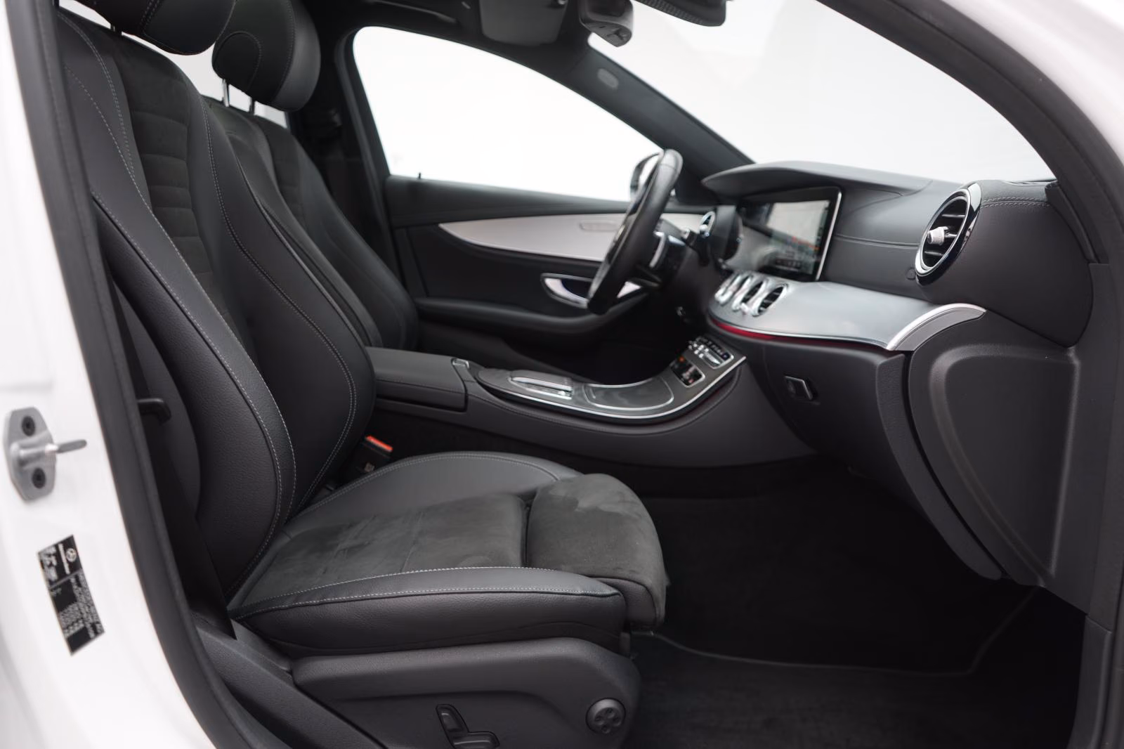 (B-240) Mercedes-Benz(Hybrid) E 300 de T 9G-TRONIC AMG Temp/Kamera/Pano/Burmes - Image 9