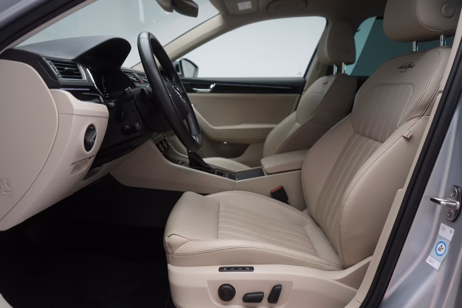 (B-671) Skoda Superb Combi 2.0 TSI - Image 6