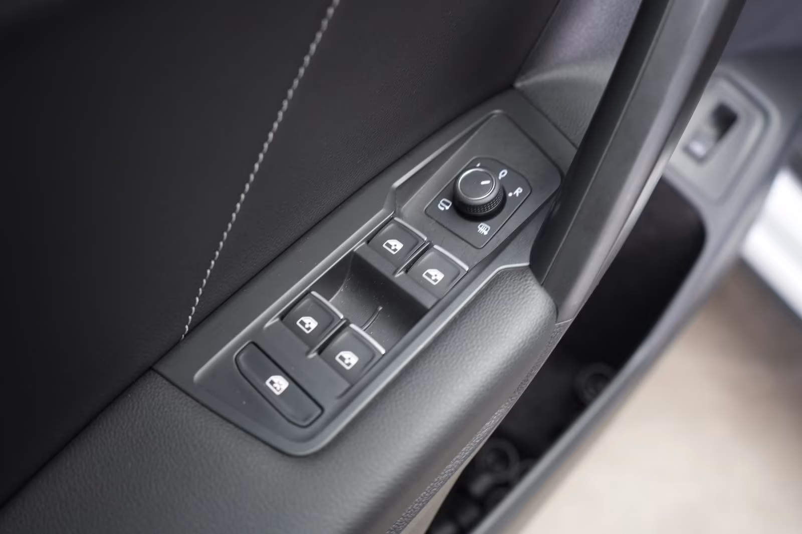 (B-427) Volkswagen Tiguan Allspace 2.0 TDI SCR 4Motion DSG R-Line - Image 18