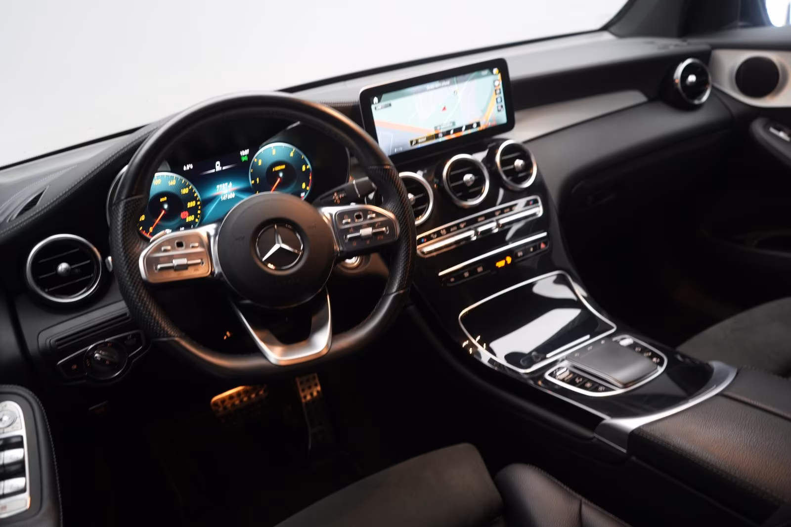 (B-739) Mercedes-Benz GLC 300 d 4Matic 9G-Tronic AMG Distronic/Kam - Image 7