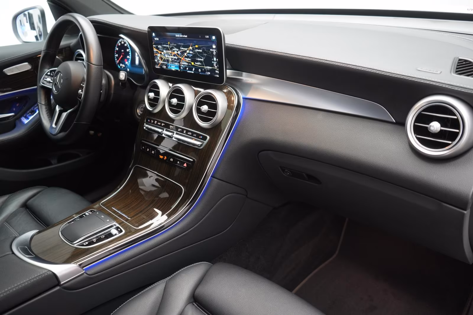 (B-396) Mercedes-Benz(Hybrid) GLC 300 e 4Matic 9G-Tronic Pano/Leder/360 Kamera - Image 10