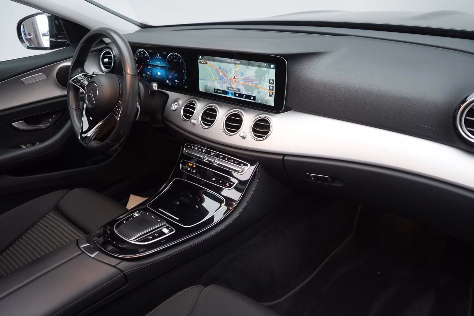 (B-378) Mercedes-Benz(Hybrid) E 300 e T 9G-Tronic Navi/Temp/Kamera/Pano/ - Image 10