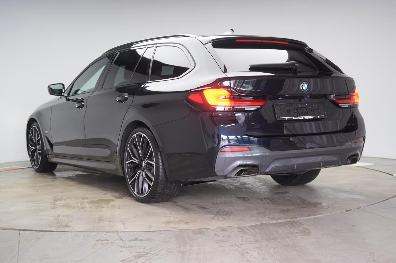 (B-450) BMW 530 d Touring M Sport Leder/Temp/Kamera/H&K/Virt - Image 4