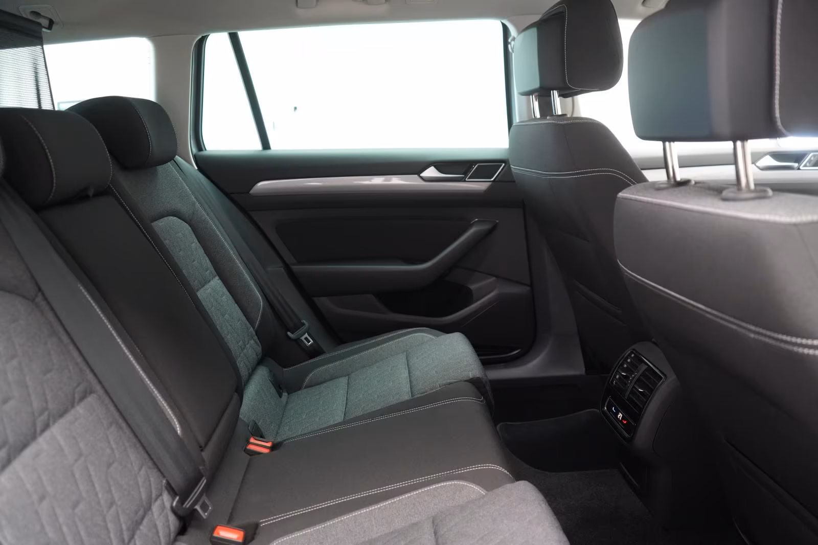 (B-101) Volkswagen Passat Variant 2.0 TDI DSG Business ACC/Kamera/L - Image 11