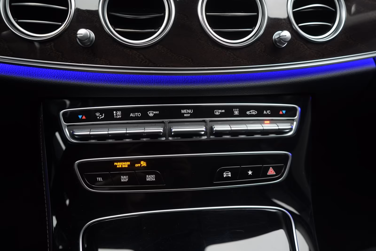 (B-128) Mercedes-Benz(Hybrid) E 300 de 9G-Tronic Exclusive Leder/Distronic/Ka - Image 22