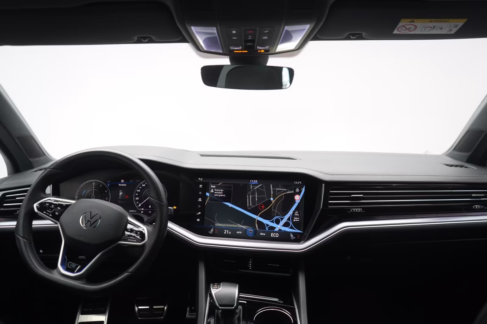 (B-334) Volkswagen(Hybrid) Touareg 3.0 V6 e-Hybrid 4Motion R line Leder/ACC - Image 24