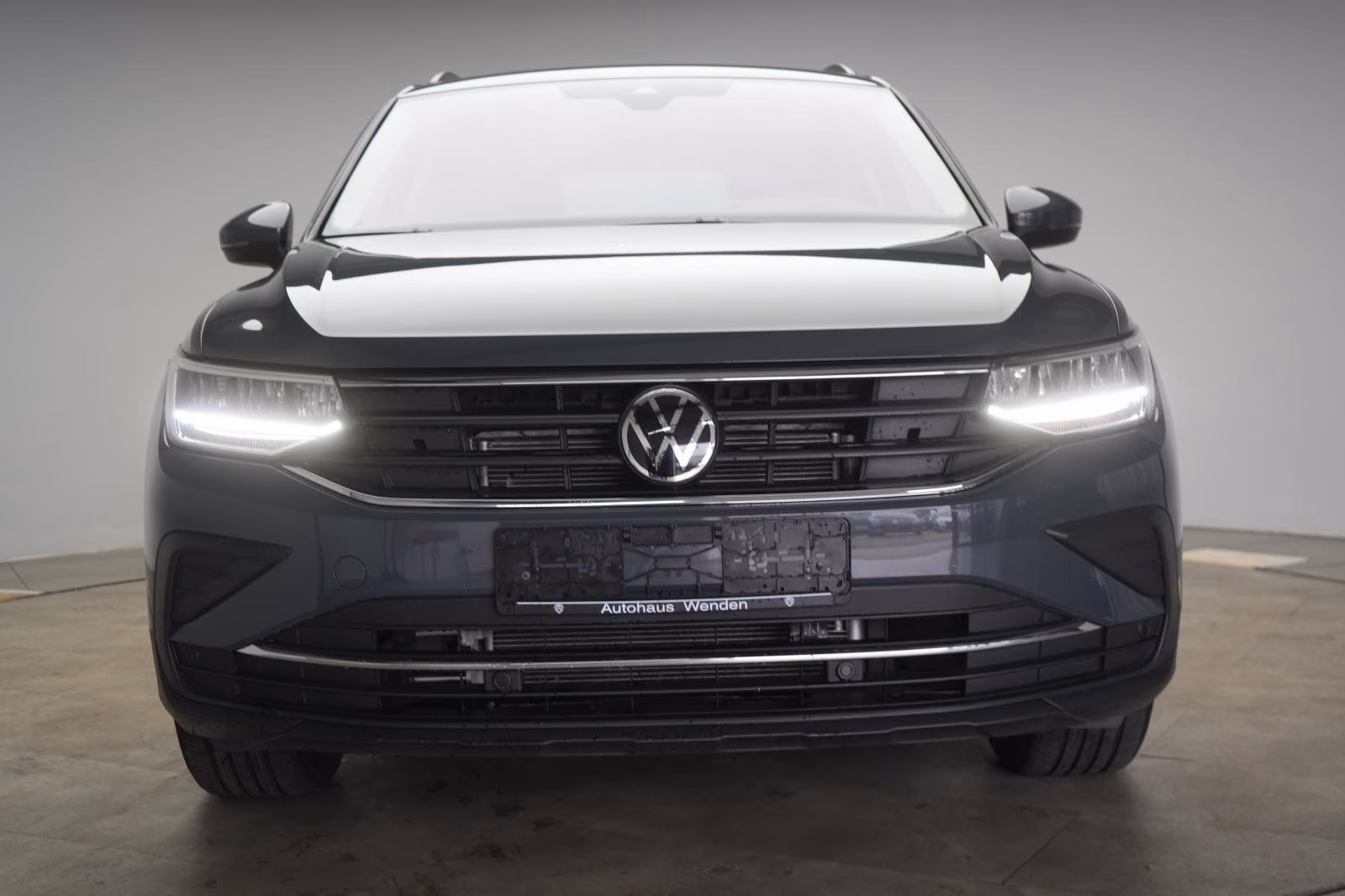 (B-521) Volkswagen Tiguan 2.0 TDI 4Motion Life CarPlay/ACC/Lane/AHK - Image 2