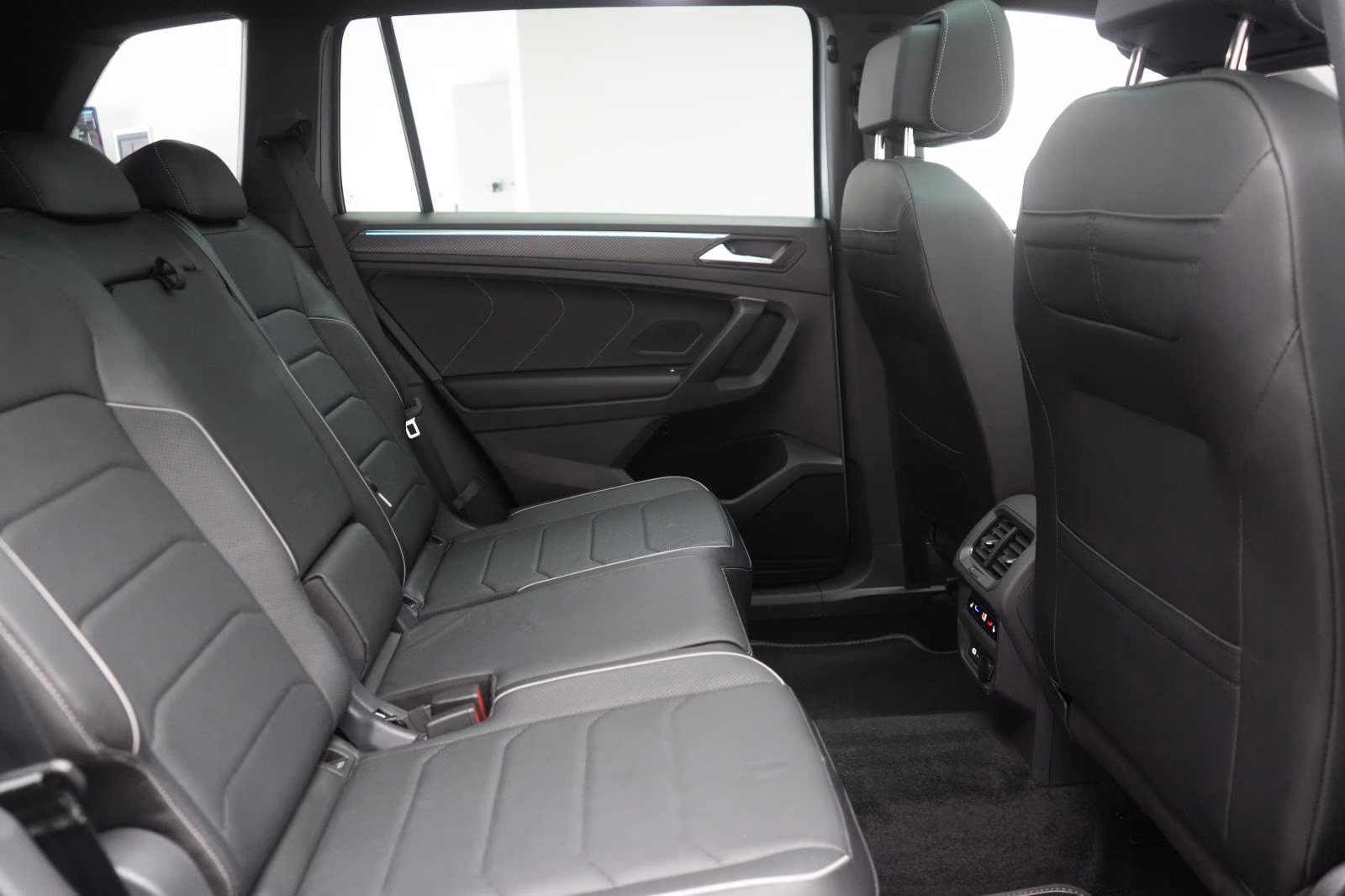 (B-160) Volkswagen Tiguan Allspace 2.0 TDI 4Motion R-Line Leder/ACC - Image 11