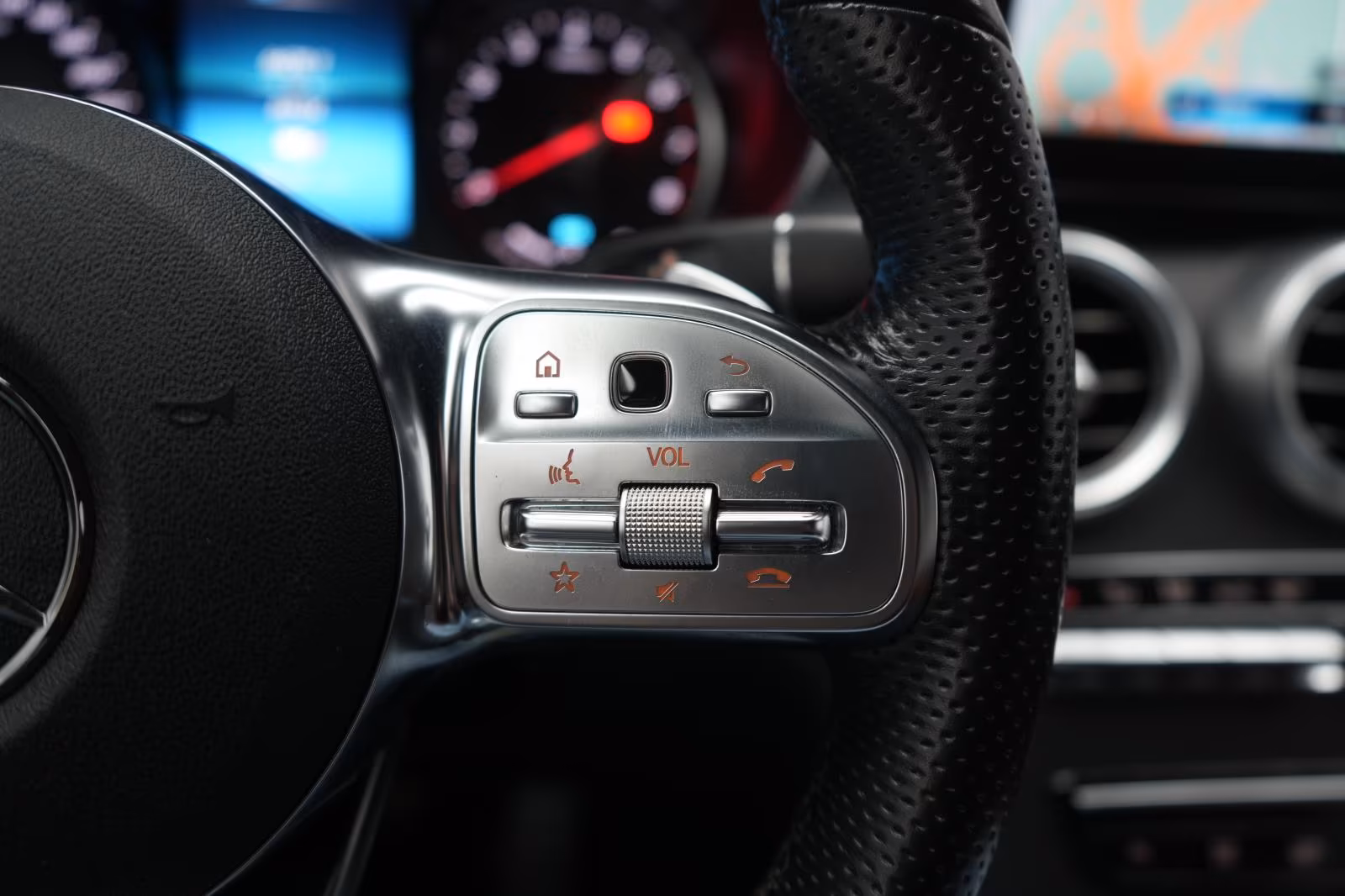 (B-208) Mercedes-Benz(Hybrid) GLC 300 e 4Matic 9G-Tronic AMG Leder/Temp/Kam - Image 20