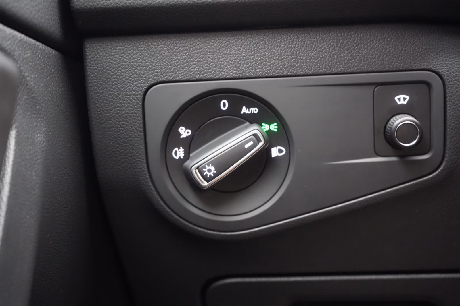 (B-752) Volkswagen Tiguan Allspace 2.0 TDI 4Motion DSG R-Line HUD/P - Image 22