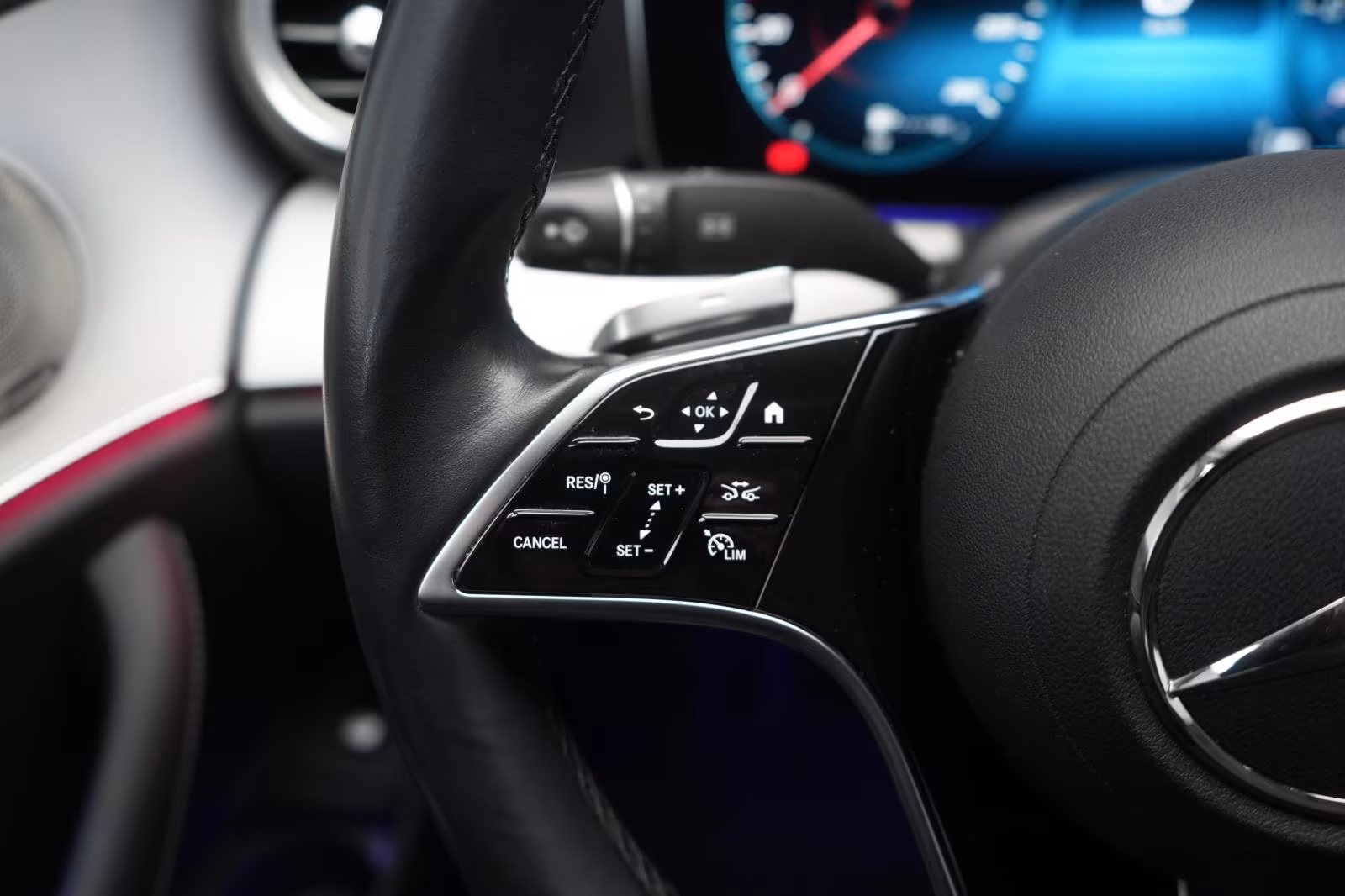 (B-501) Mercedes-Benz(Hybrid) E 300 de 9G-Tronic Avantgarde Distronic/Kamera/ - Image 17