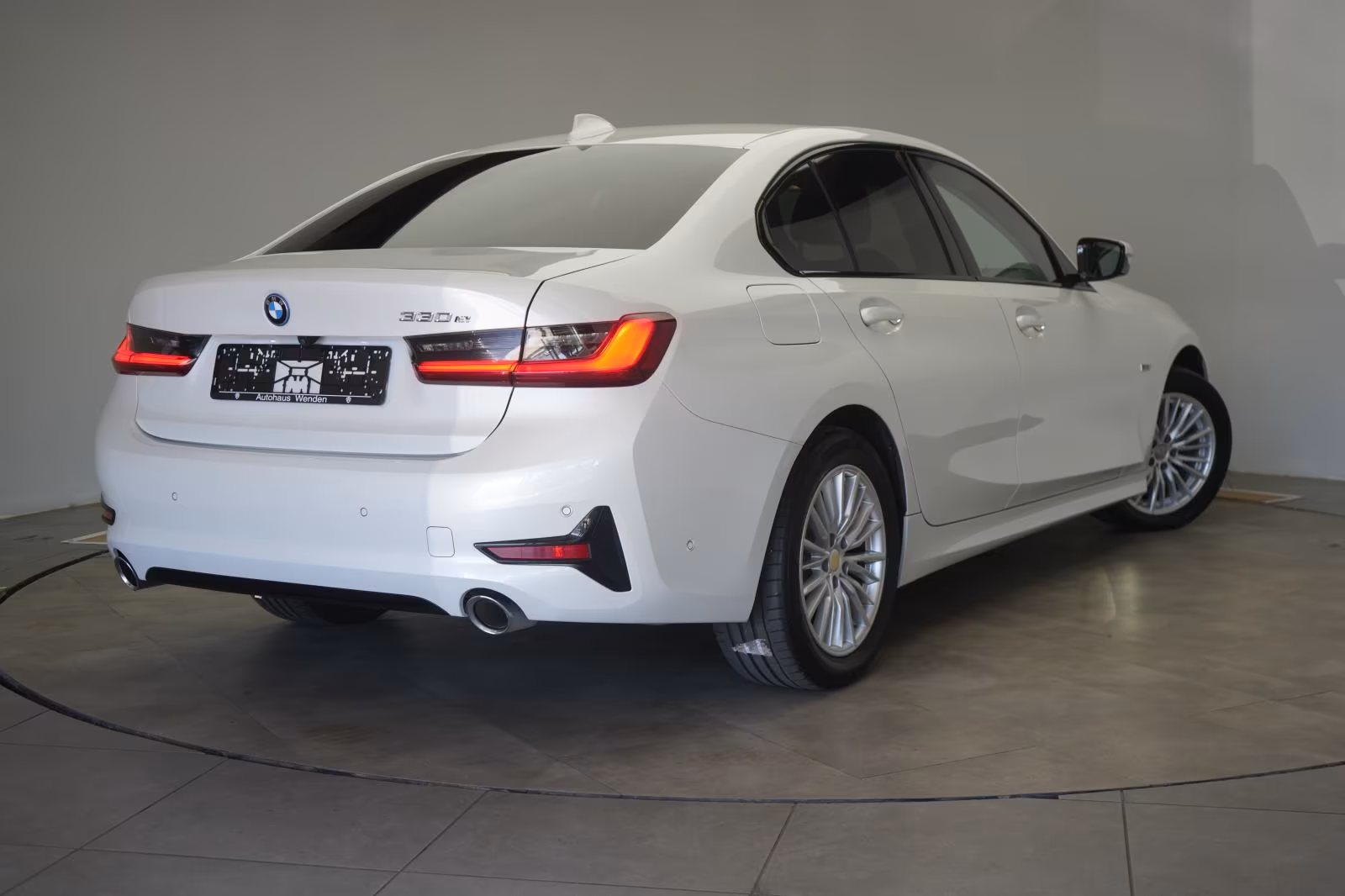 (B-017) BMW(Hybrid) 330 e Sport Line CarPlay/Temp/Kamera/Virtual/Sid - Image 4